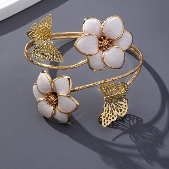 3/$35 Gold Tone White Flower Butterfly Cuff Bracelet Statement Floral Jewelry - Picture 4 of 6